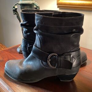 Size 8 1/2 Pappagallo boot with 11/2 inch heal.  The height is 9 inches.